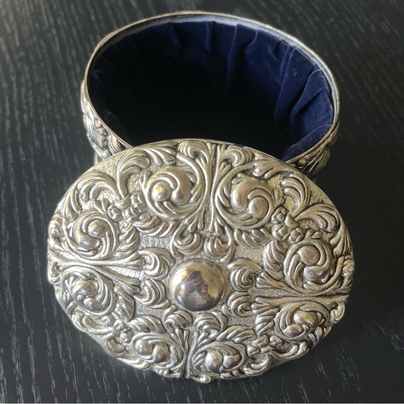 Vintage 4” Silver Lidded Trinket Jewelry Box Scroll Pattern - Picture 7 of 9